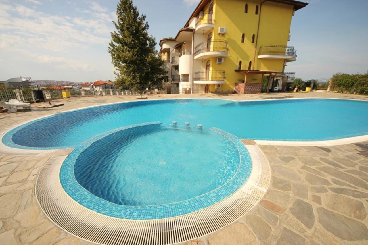 Menada Green Hills Apartments Sosopol Exterior foto