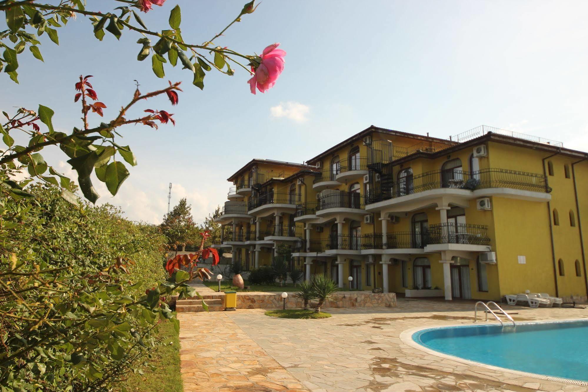 Menada Green Hills Apartments Sosopol Exterior foto